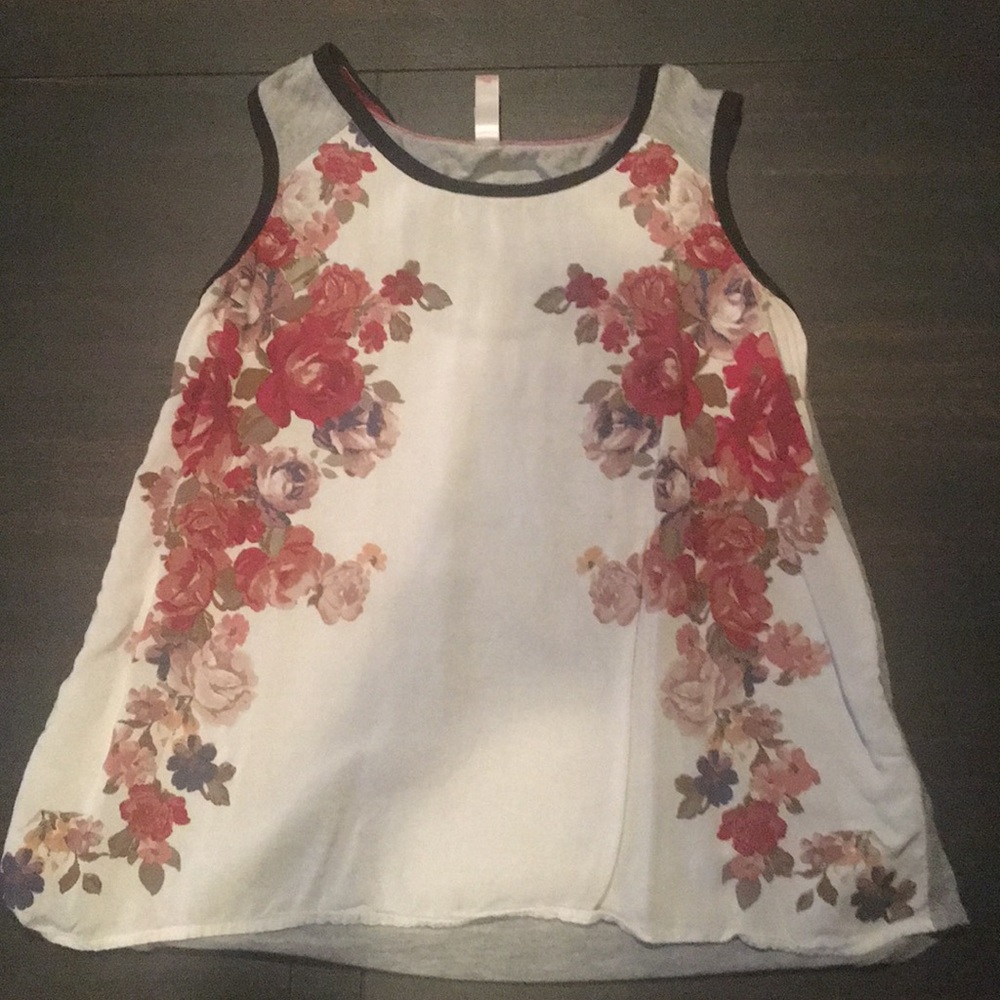 White flowy too. Size xsmall